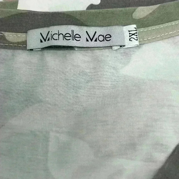 Michelle Mae Camo V-Neck T-Shirt Size 2XL - Picture 6 of 7